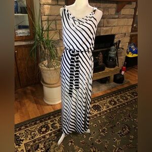 CALVIN KLEIN BLACK AND WHITE DIAGONAL STRIPED MAXI DRESS WITH BELT VERY SLIMMING
